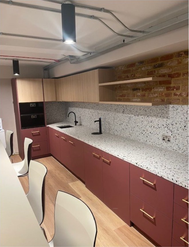 Tea point with full-height storage
